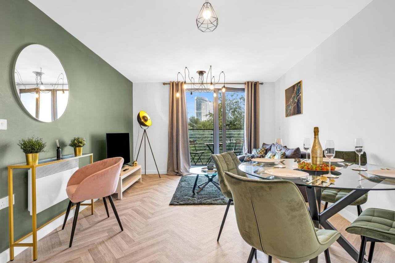 Stylish 4Th Floor 2 Bedroom En Suite City Centre Apartment With Parking By Azura Nights Birmingham Eksteriør bilde