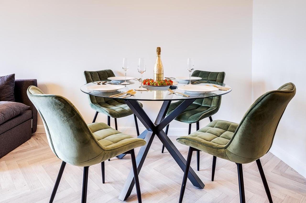 Stylish 4Th Floor 2 Bedroom En Suite City Centre Apartment With Parking By Azura Nights Birmingham Eksteriør bilde